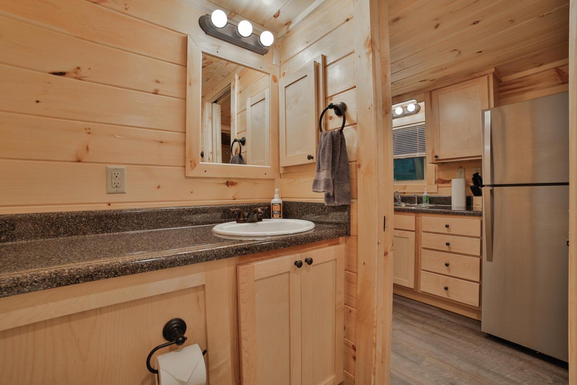 Tiny Cabin Village Private Hot Tub Lynda Cabin Chattanooga Bagian luar foto