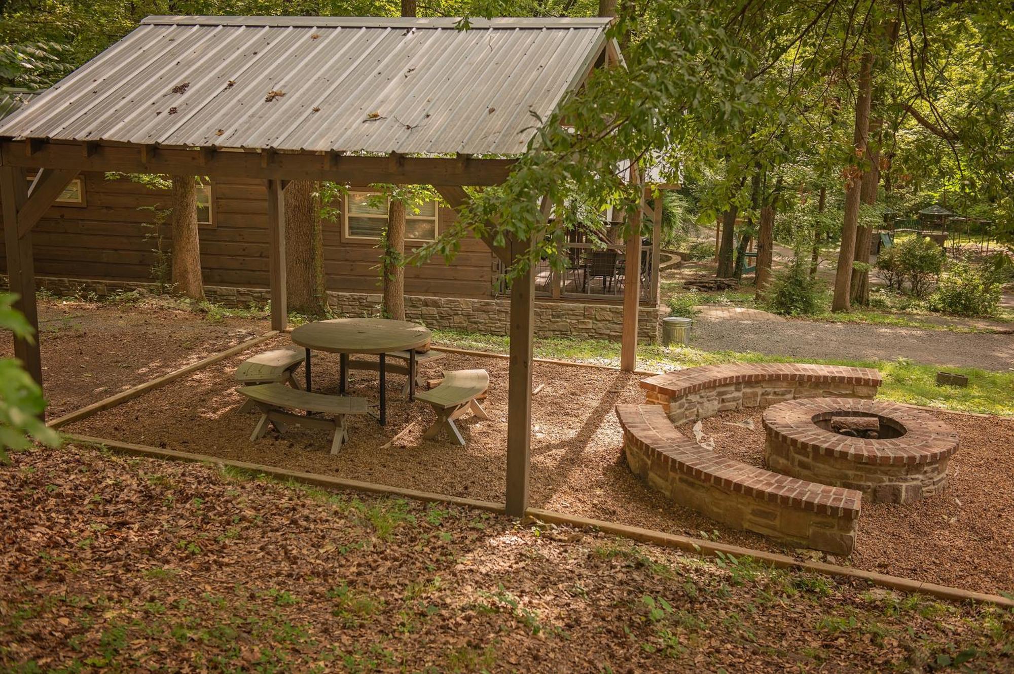 Tiny Cabin Village Private Hot Tub Lynda Cabin Chattanooga Bagian luar foto