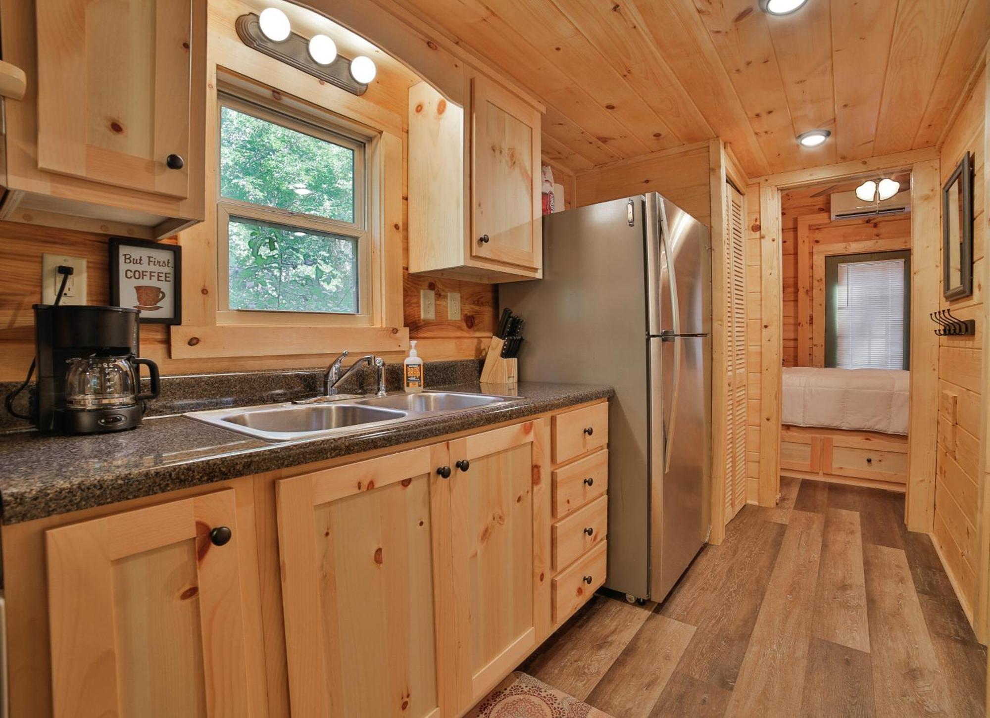 Tiny Cabin Village Private Hot Tub Lynda Cabin Chattanooga Bagian luar foto